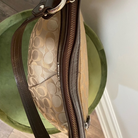 COACH Ashley Signature Shoulder Bag. In great condition! - Picture 4 of 9